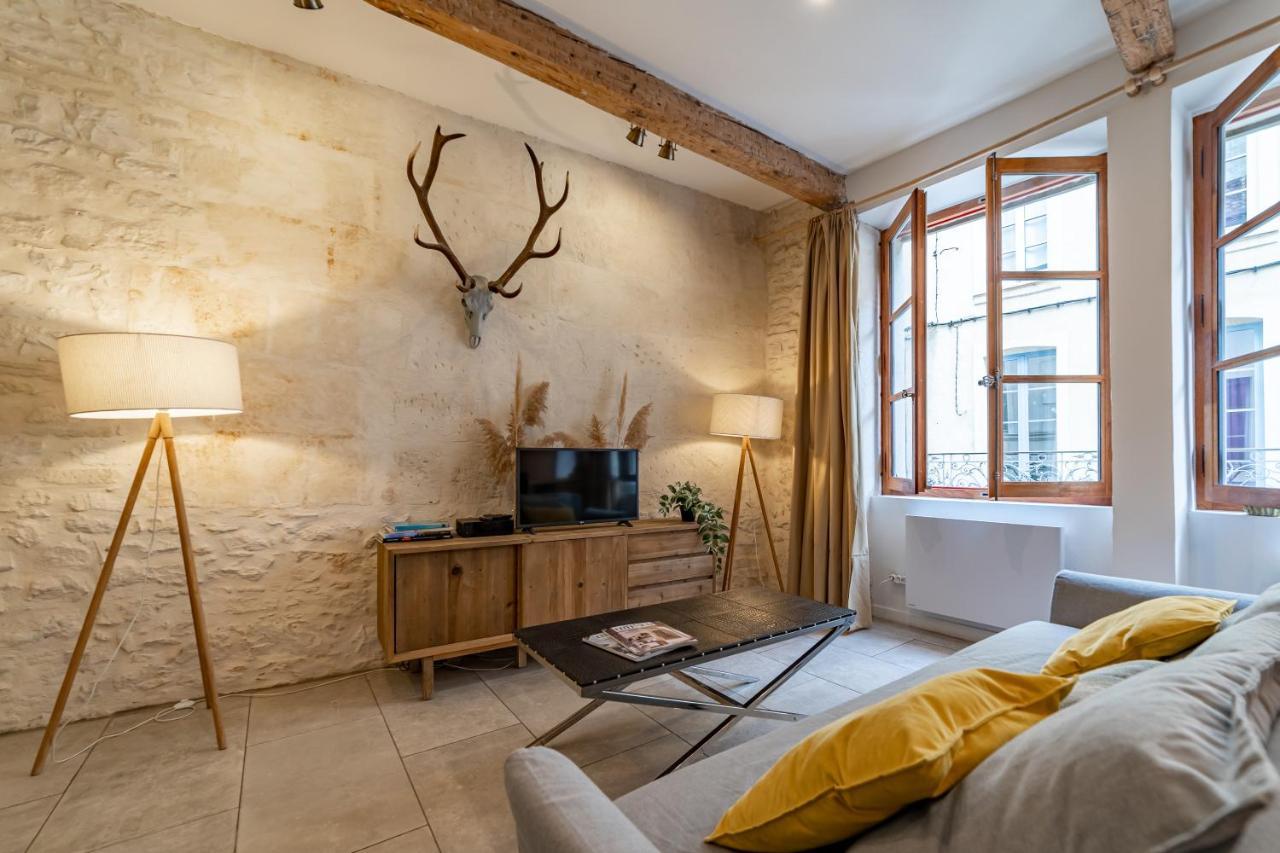 L'Elegance De La Pierre Au Pied De La Maison Carree - Une Nuit A Nimes Exterior photo
