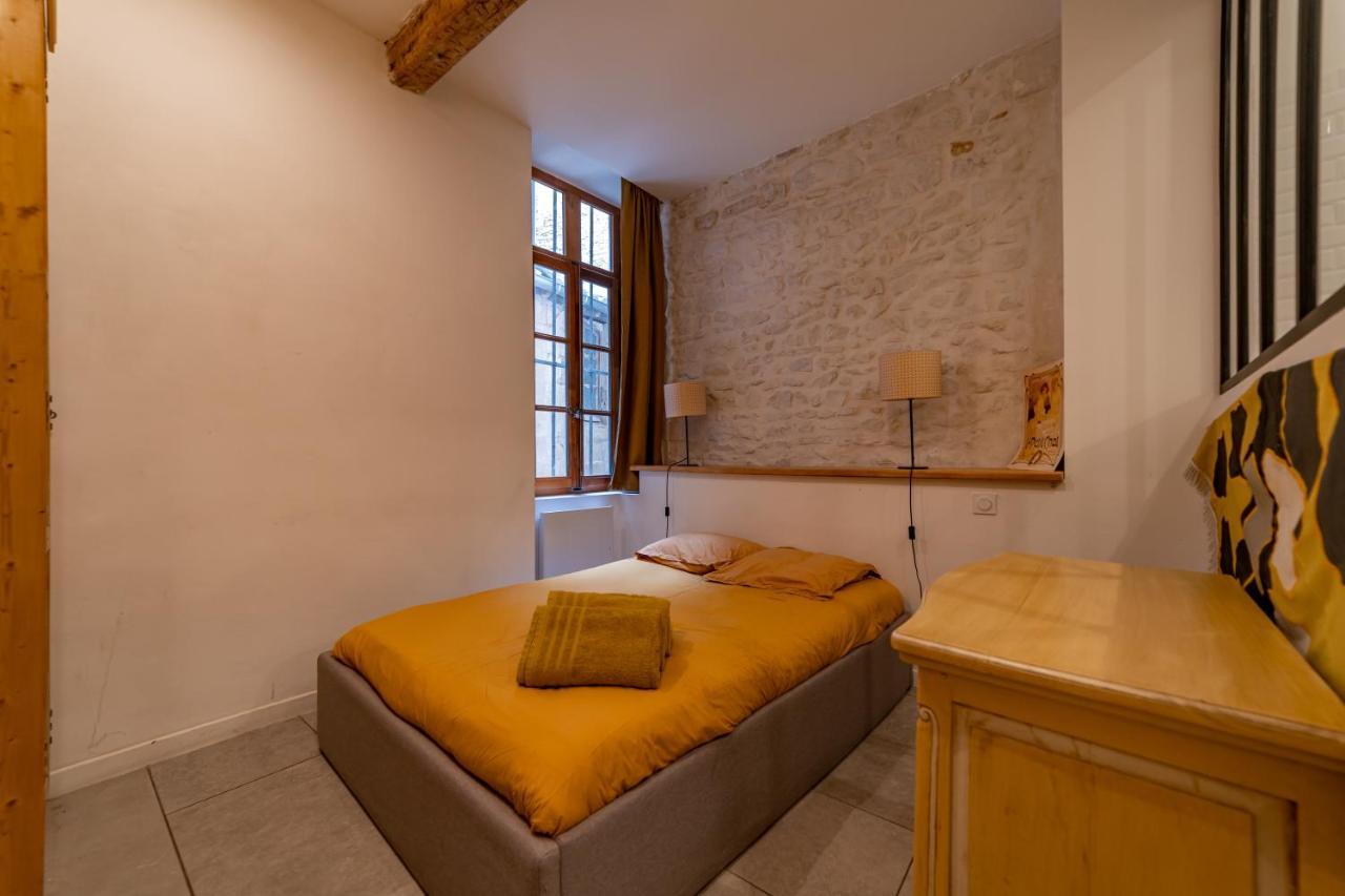 L'Elegance De La Pierre Au Pied De La Maison Carree - Une Nuit A Nimes Exterior photo